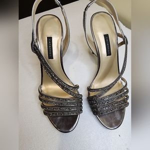 Heels in metallic black silver